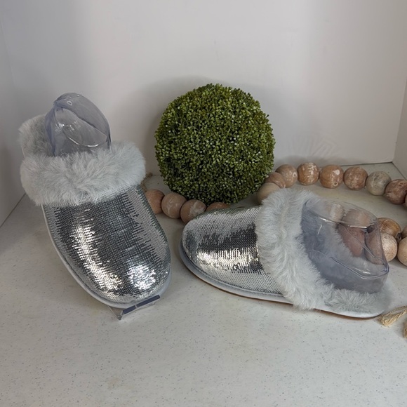 UGG
SCUFFETTE MIRROR BALL - Slippers - silver Sz 5 - Picture 2 of 9